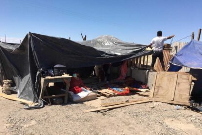 Bolivianos detenidos en la frontera chilena permanecen en condiciones precarias