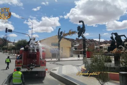 Fumigación en Oruro para prevenir casos de Covid-19