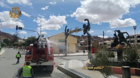Fumigación en Oruro para prevenir casos de Covid-19