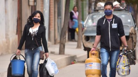 Personas se abastecieron de productos de primera necesidad durante la semana de abastecimiento en Oruro