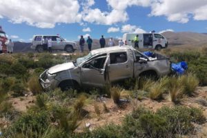 Vuelco de campana de un coche que transportaba equipos clínicos