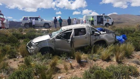 Vuelco de campana de un coche que transportaba equipos clínicos