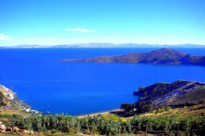 Lago Titicaca se limpia durante la cuarentena