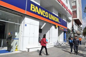 Banco Unión amplía horario de atención para personas de la tercera edad