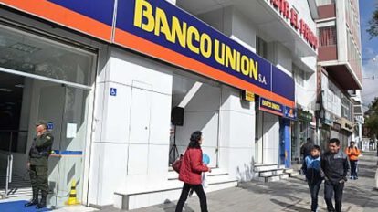 Banco Unión amplía horario de atención para personas de la tercera edad