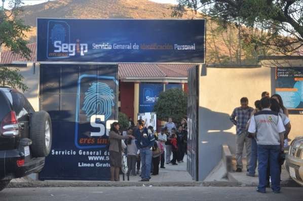 Cuarentena y cédulas de identidad en bancos