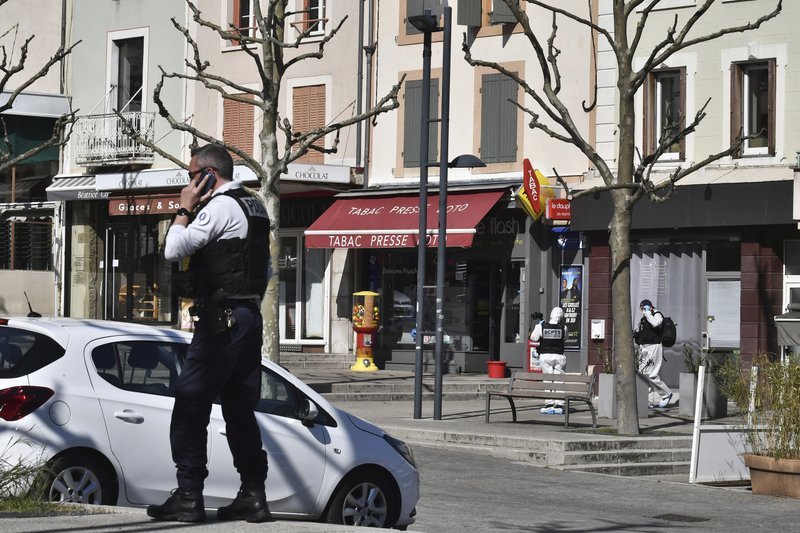 Hombre armado con cuchillo mata a 2 transeúntes en Francia