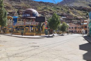 Controles en Huanuni para que comerciantes acaten la cuarentena total
