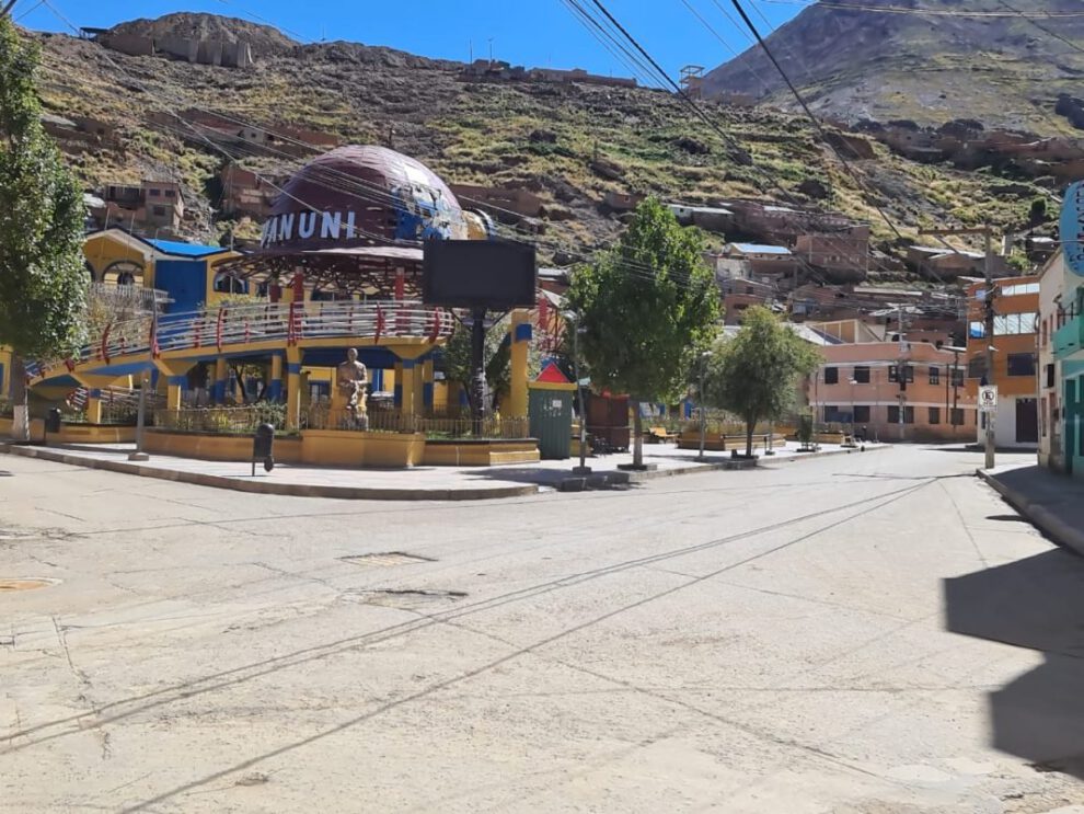 Controles en Huanuni para que comerciantes acaten la cuarentena total