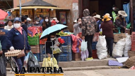Comerciantes de Oruro advierten con romper la cuarentena municipal