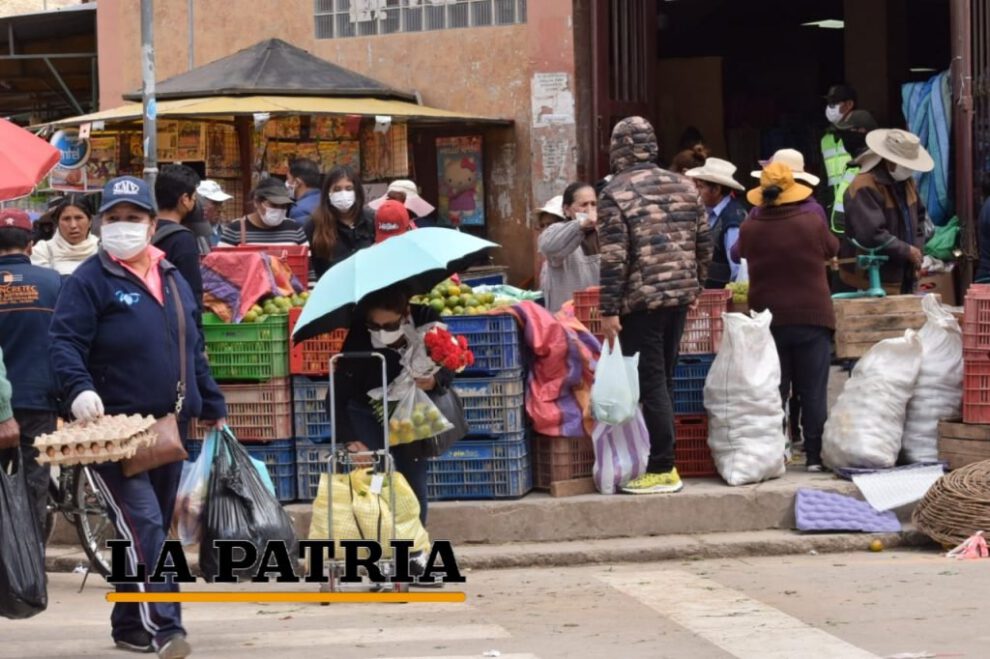 Comerciantes de Oruro advierten con romper la cuarentena municipal