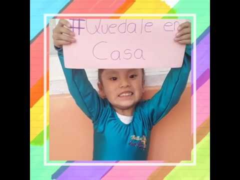 Niños del Centro Neuroeducativo Troche promoviendo el mensaje #QuédateEnCasa