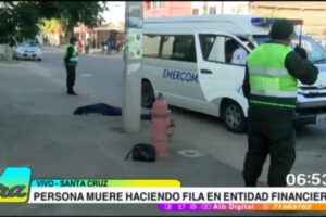 Mujer de la tercera edad muere mientras hacía fila para cobrar bonos
