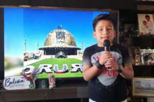 Talento orureño canta su propia versión de “Resistiré”