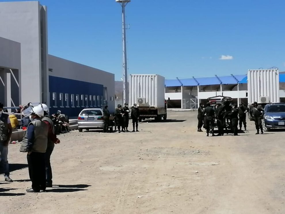 Camión vulnerando cuarentena en Oruro
