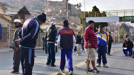 Bloqueo de transportistas en La Paz durante la inauguración de la nueva ruta del Puma Katari