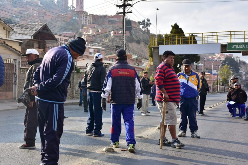 Bloqueo de transportistas en La Paz durante la inauguración de la nueva ruta del Puma Katari
