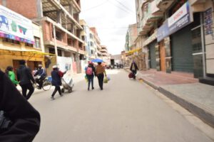 Cierre de negocios en Oruro por no ser de primera necesidad