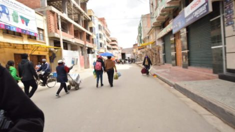 Cierre de negocios en Oruro por no ser de primera necesidad