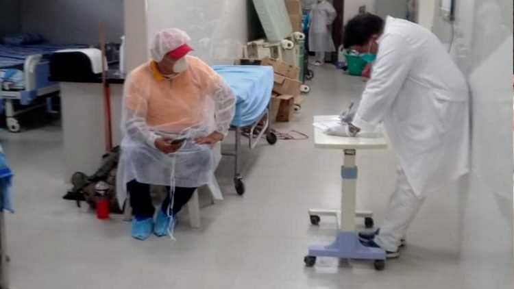 Médicos en El Alto se declaran en emergencia por falta de insumos de bioseguridad