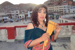 Tania Peredo presenta su nueva producción 'La tierra' desde México