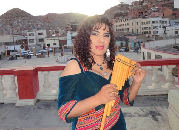 Tania Peredo presenta su nueva producción 'La tierra' desde México