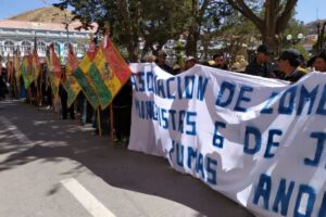 Comerciantes minoristas marcharon contra el senador Marcelino Arancibia