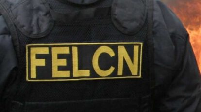 Una mujer de 40 años y un adolescente de 16 en posesión de sustancias controladas