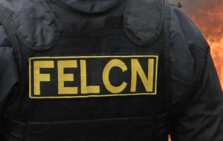 Una mujer de 40 años y un adolescente de 16 en posesión de sustancias controladas