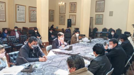 Reunión entre el TSE y Comisión Constitucional sobre elecciones