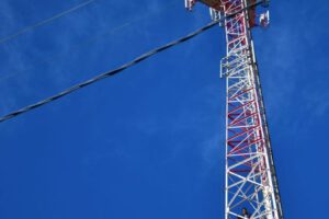 Suicidio en Huajara: Hombre rescatado de antena