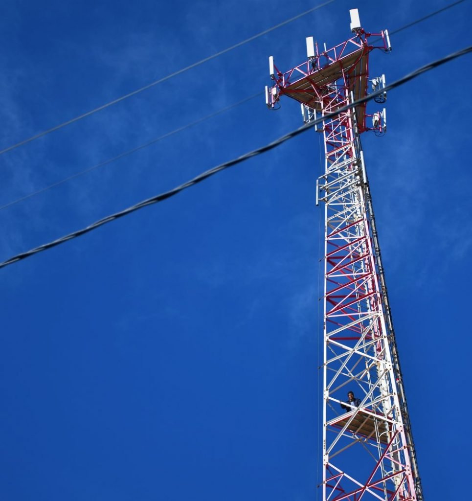 Suicidio en Huajara: Hombre rescatado de antena