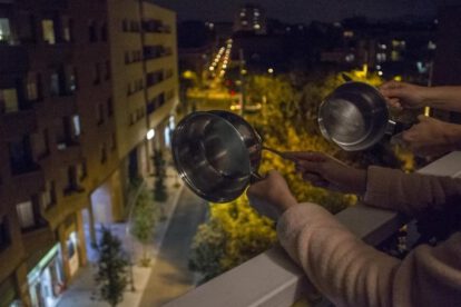 Cacerolada en España impulsada por sanitarios contra el Gobierno Sánchez-Iglesias