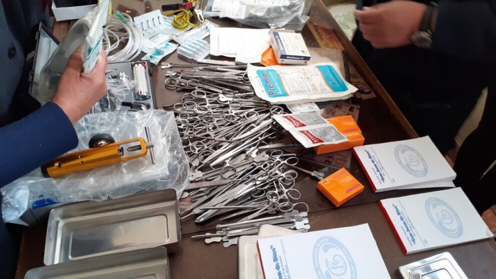 Enfermera destituida por robo de instrumental médico