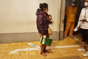 Infanticidio en Sucre, madre llega al hospital para ver a su hijo