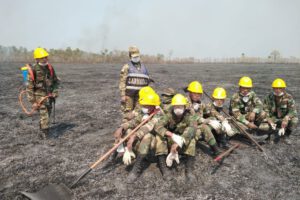 Ayuda internacional llega a Bolivia para combatir incendios en la Chiquitanía