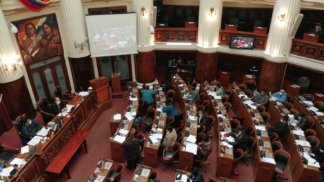 Ley para especialistas médicos en Bolivia