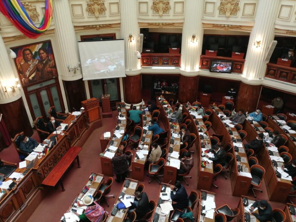 Ley para especialistas médicos en Bolivia
