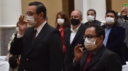 Nuevos ministros Óscar Ortiz y Fernando Vásquez en su juramentación
