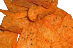 Mujer murió atragantada mientras comía snacks