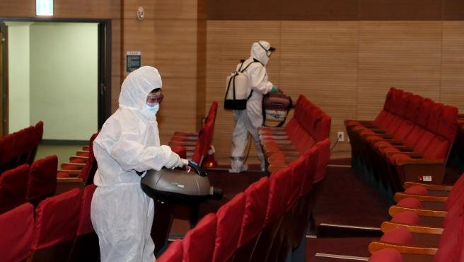 Covid-19 y desinfección en el Parlamento de Corea del Sur