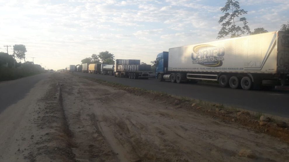 Bloqueos en Yapacaní impiden el ingreso de transporte pesado