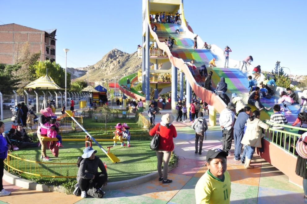 Oruro Solidario durante el Día del Peatón