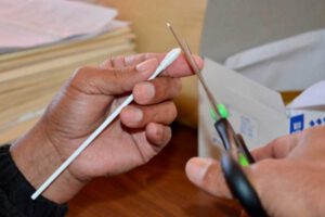 Hisopos para testeo de Covid-19 elaborados en La Paz