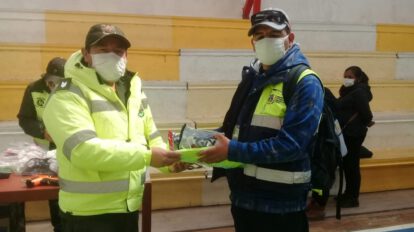Equipos de bioseguridad entregados a Tráfico y Vialidad en Oruro