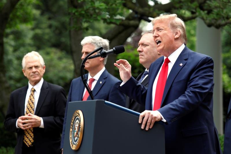 Trump rompe relación con la OMS
