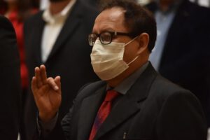 Ministro de Minería, Fernando Vásquez, genera polémica con comentario racista