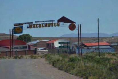 Eucaliptus bloqueada por autoridades originarias exigiendo la renuncia del alcalde