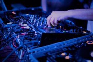 Normativas de bioseguridad para Disc Jokey en Oruro