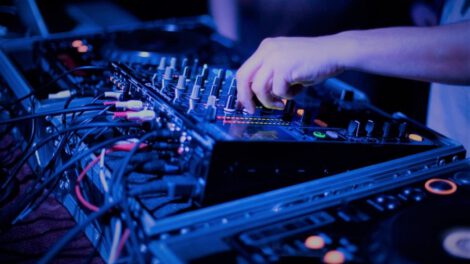 Normativas de bioseguridad para Disc Jokey en Oruro